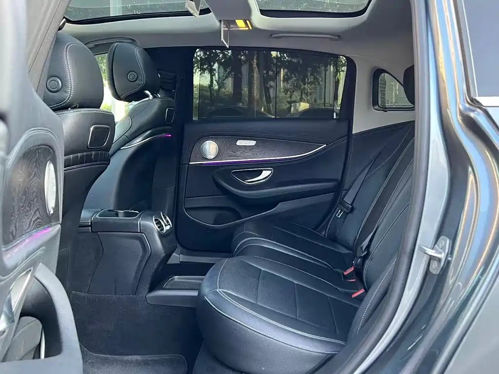 Mercedes-Benz E-Class — миниатюра 8