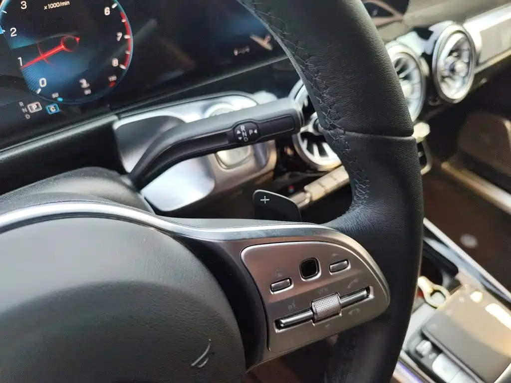 Mercedes-Benz GLB — миниатюра 10