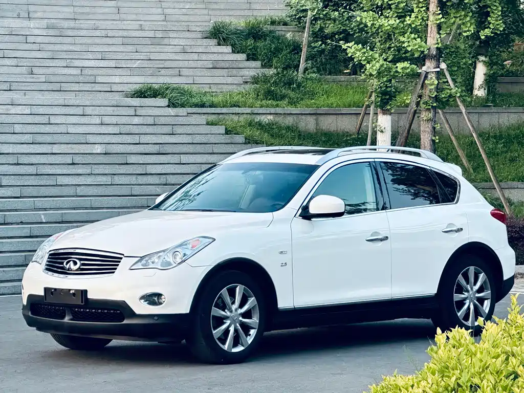 Infiniti QX50 2013 2.5L