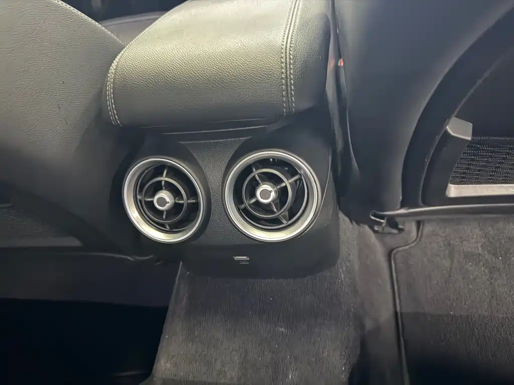 Alfa Romeo Giulia 2017 2.0T 280HP Luxury