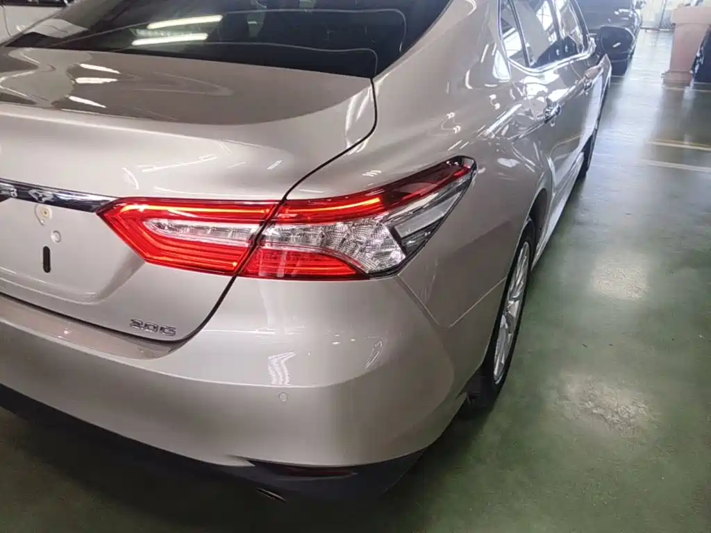Toyota Camry — миниатюра 8