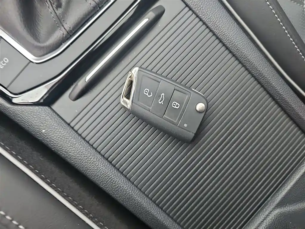Volkswagen Sagitar 2025 300TSI DSG