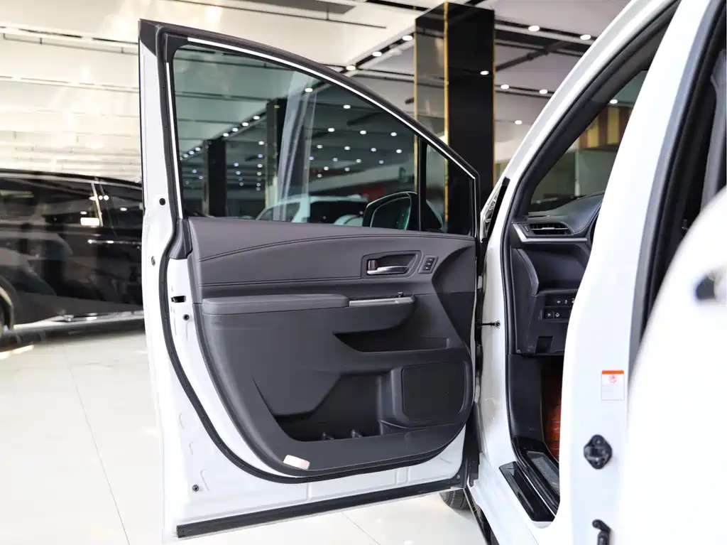 Toyota Granvia 2022 2.5L Flagship