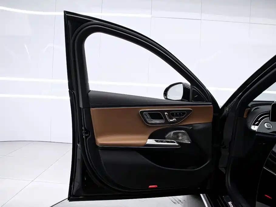 Mercedes-Benz E-Class — миниатюра 12