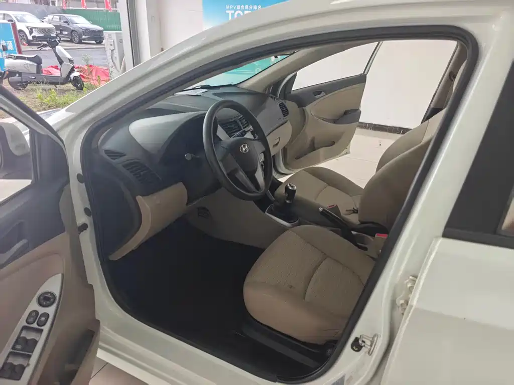 Hyundai Verna — миниатюра 5