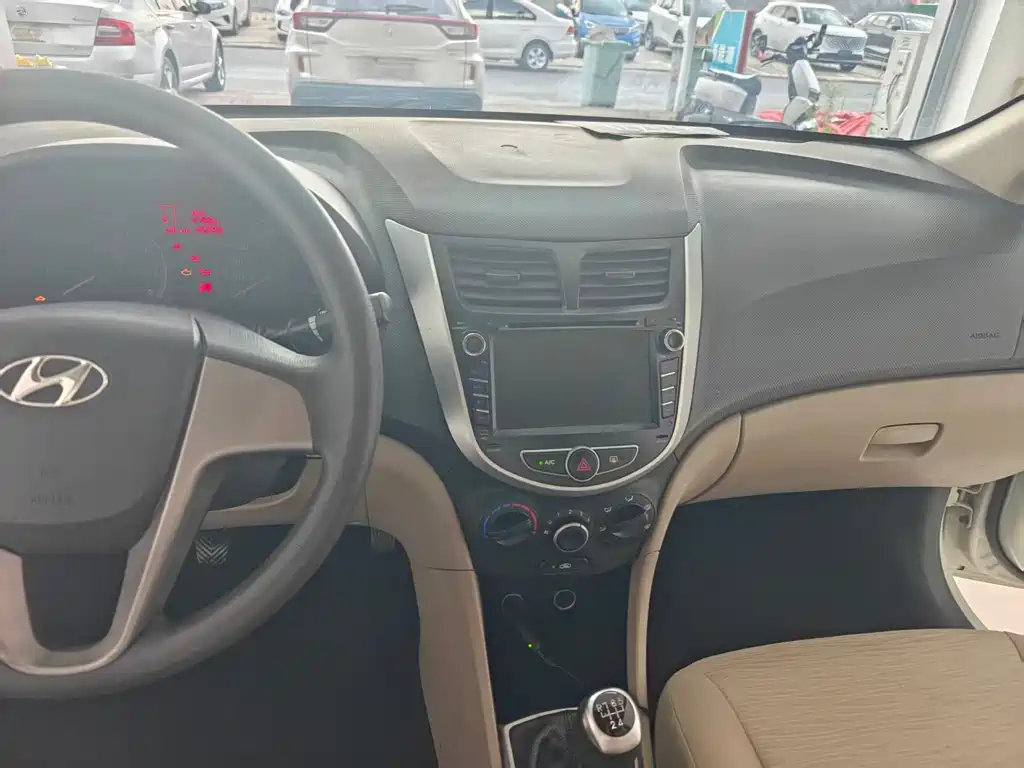 Hyundai Verna — миниатюра 6