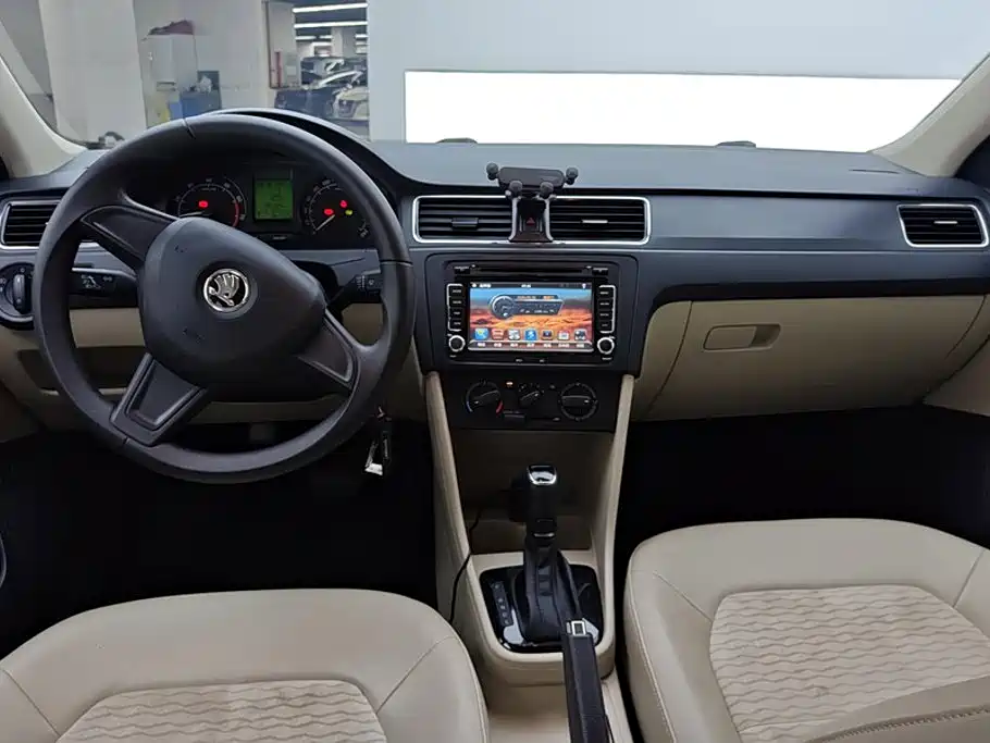 Skoda Rapid — миниатюра 12
