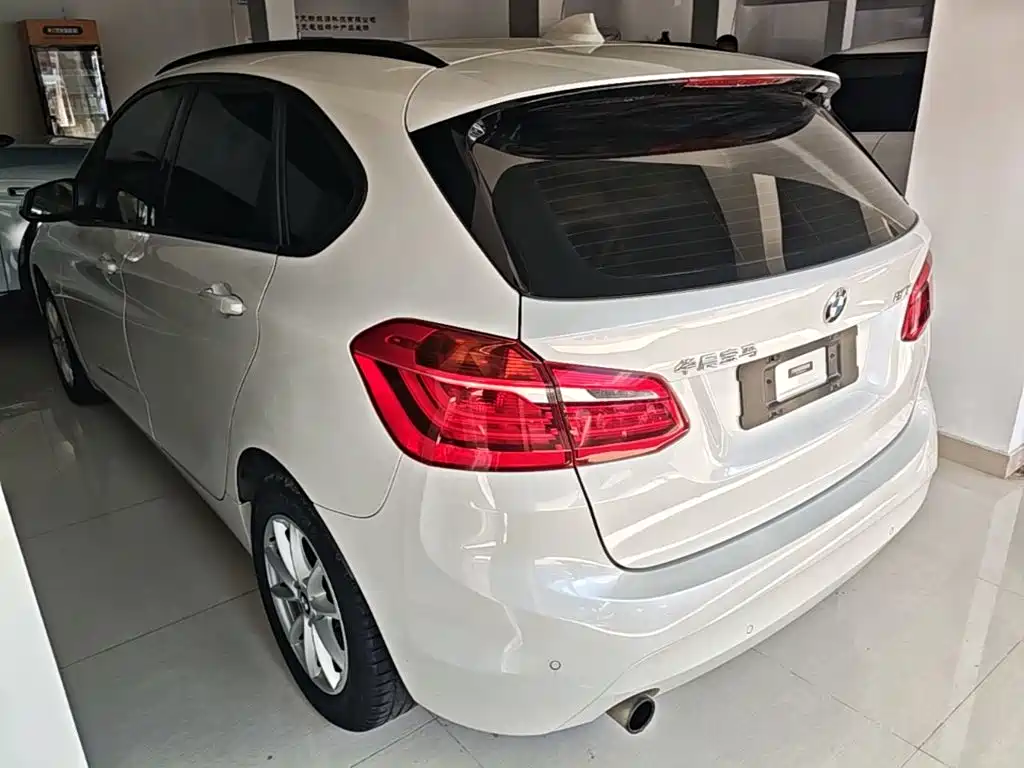 BMW 2 Series Active Tourer — миниатюра 5