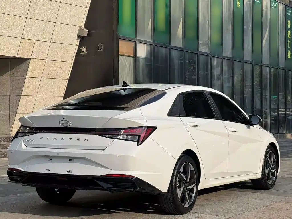 Hyundai Elantra — миниатюра 10