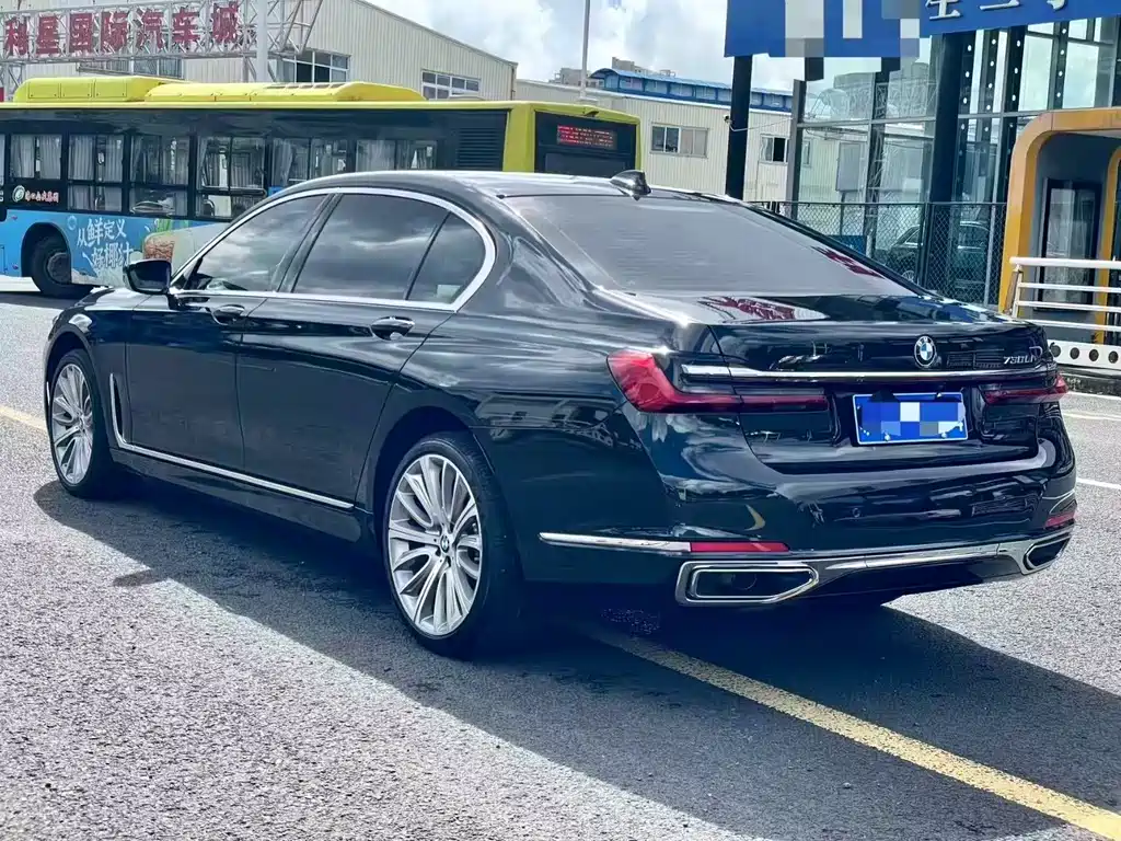 BMW 7 SERIES
