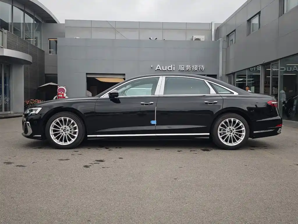 AUDI A8