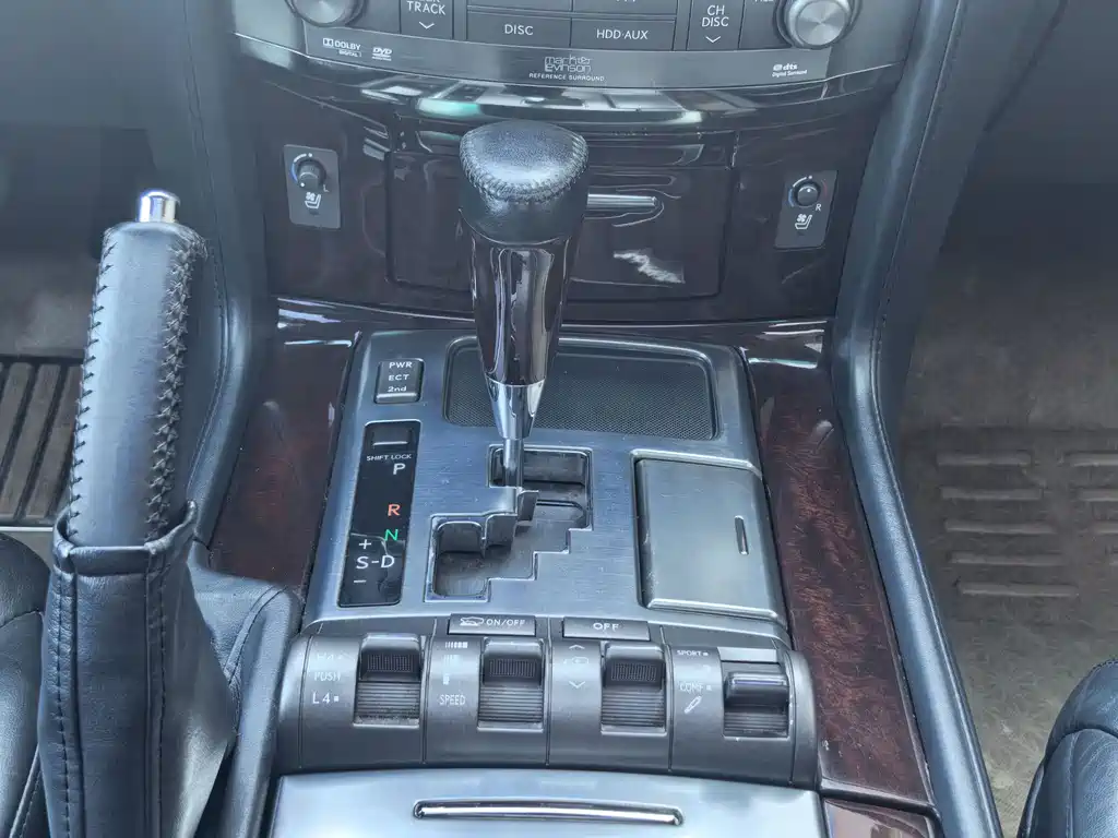 Lexus LX — миниатюра 17