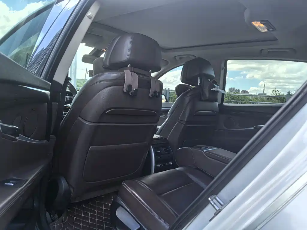 BMW 5 Series GT — миниатюра 7
