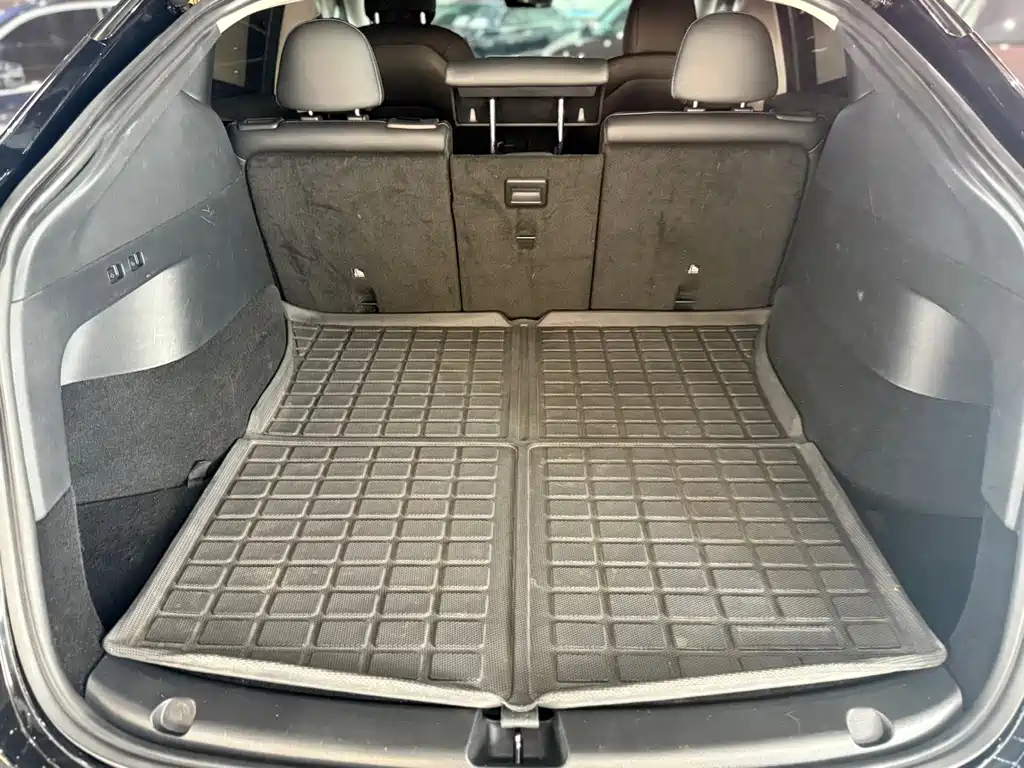 Tesla Model Y — миниатюра 14