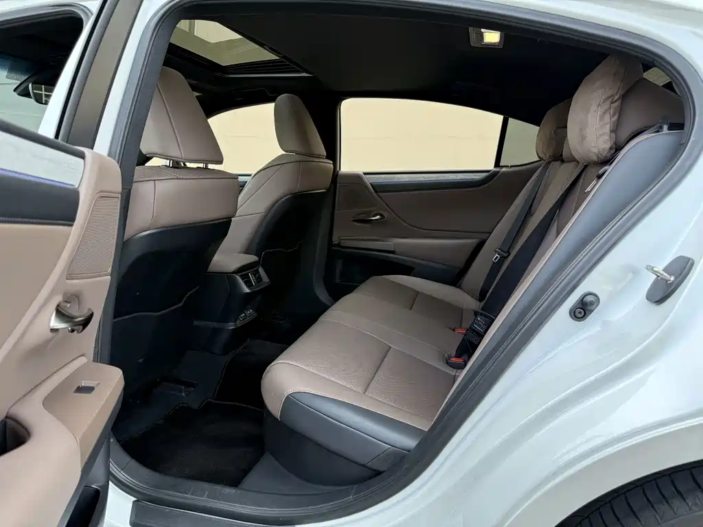 Lexus ES — миниатюра 13