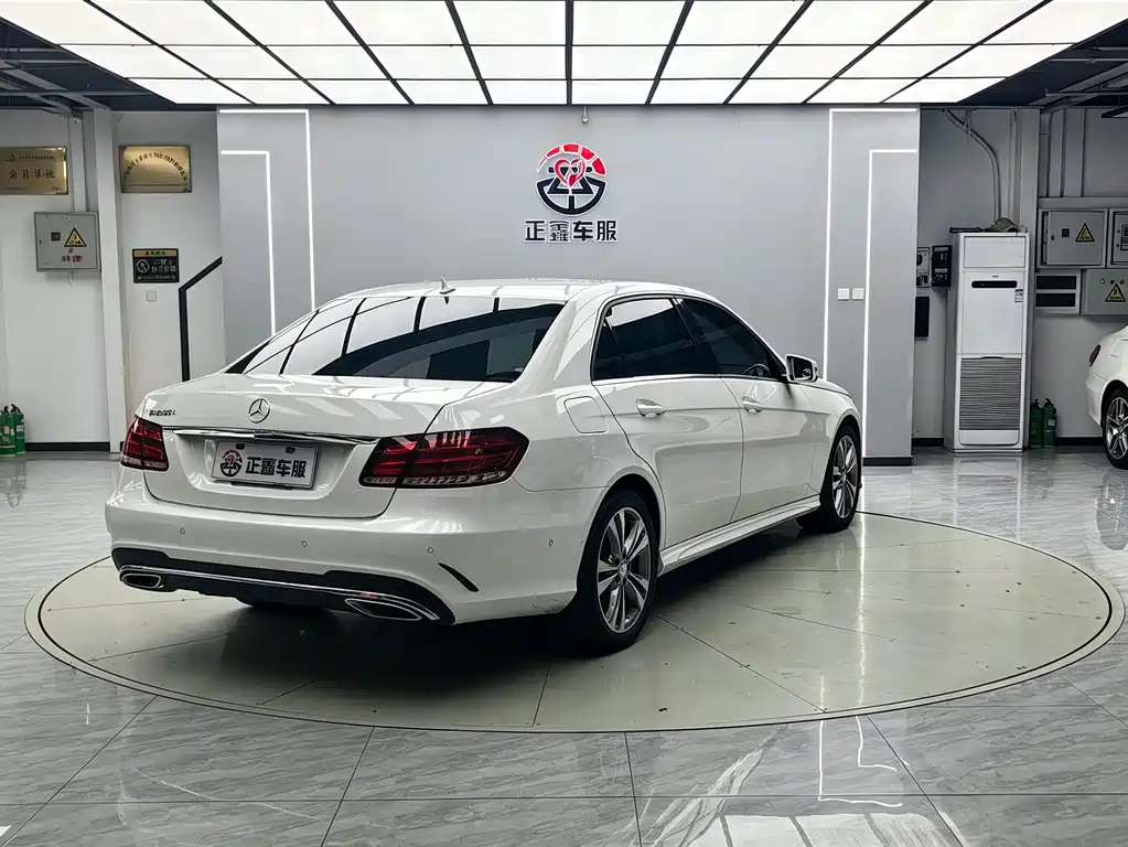 Mercedes-Benz E-Class — миниатюра 14