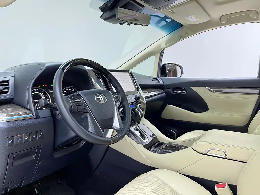 Toyota Alphard — миниатюра 7