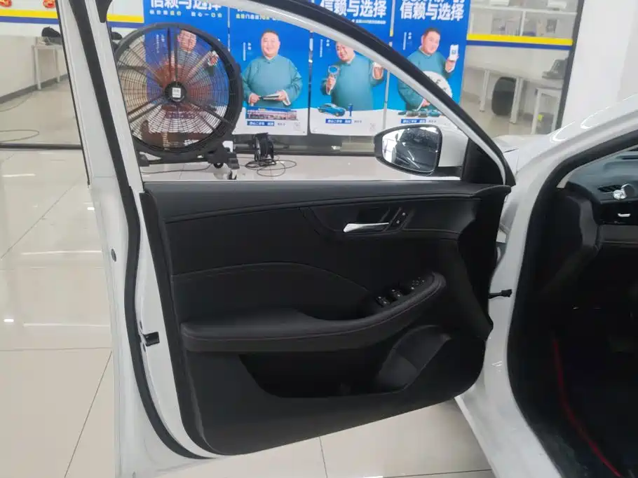 Roewe i5 — миниатюра 7