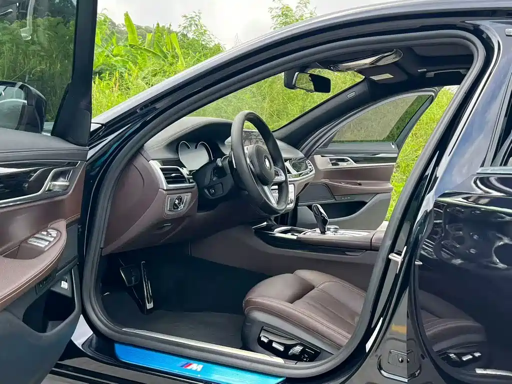 BMW 7 Series — миниатюра 6