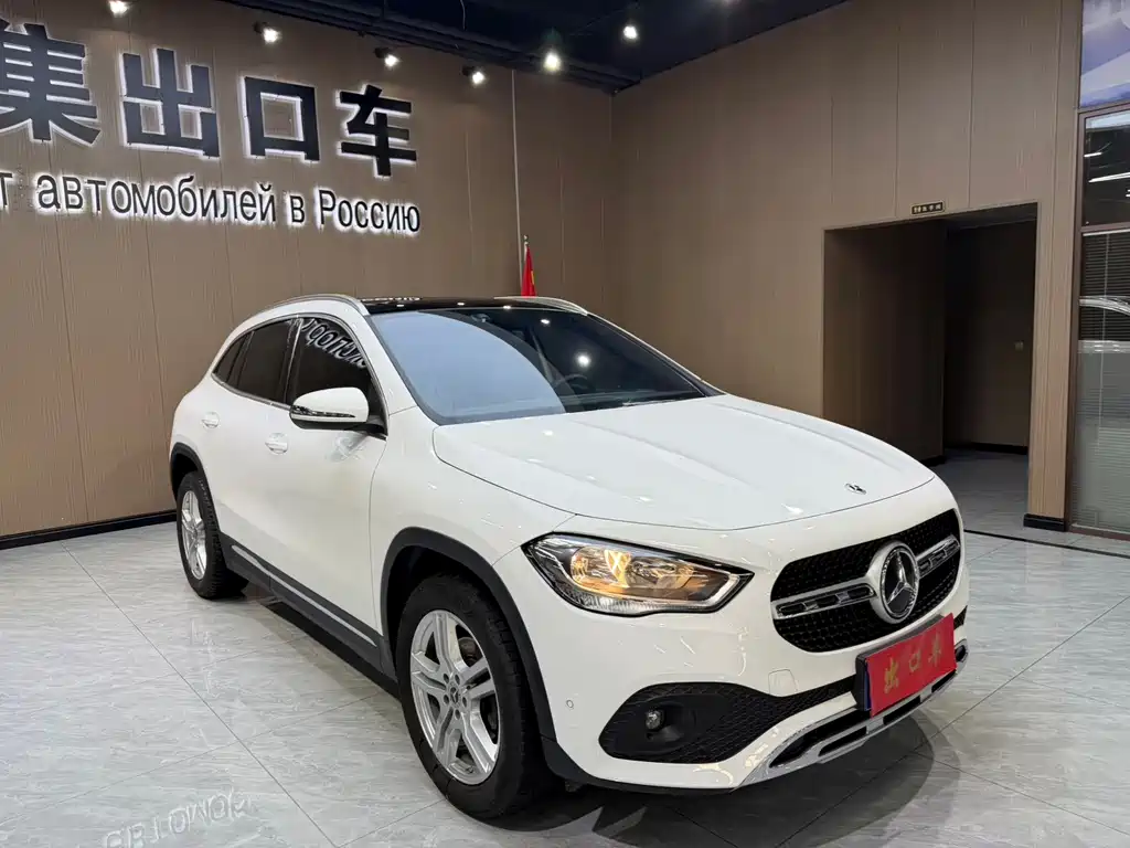 MERCEDES-BENZ GLA