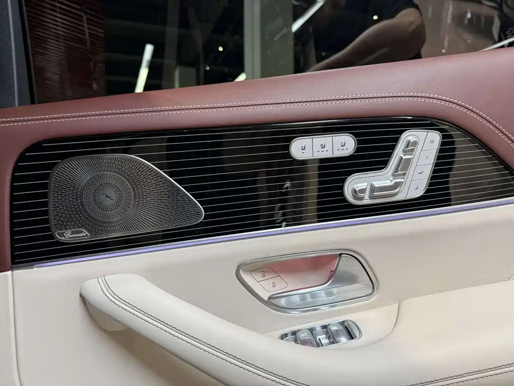 Mercedes-Benz GLS — миниатюра 12