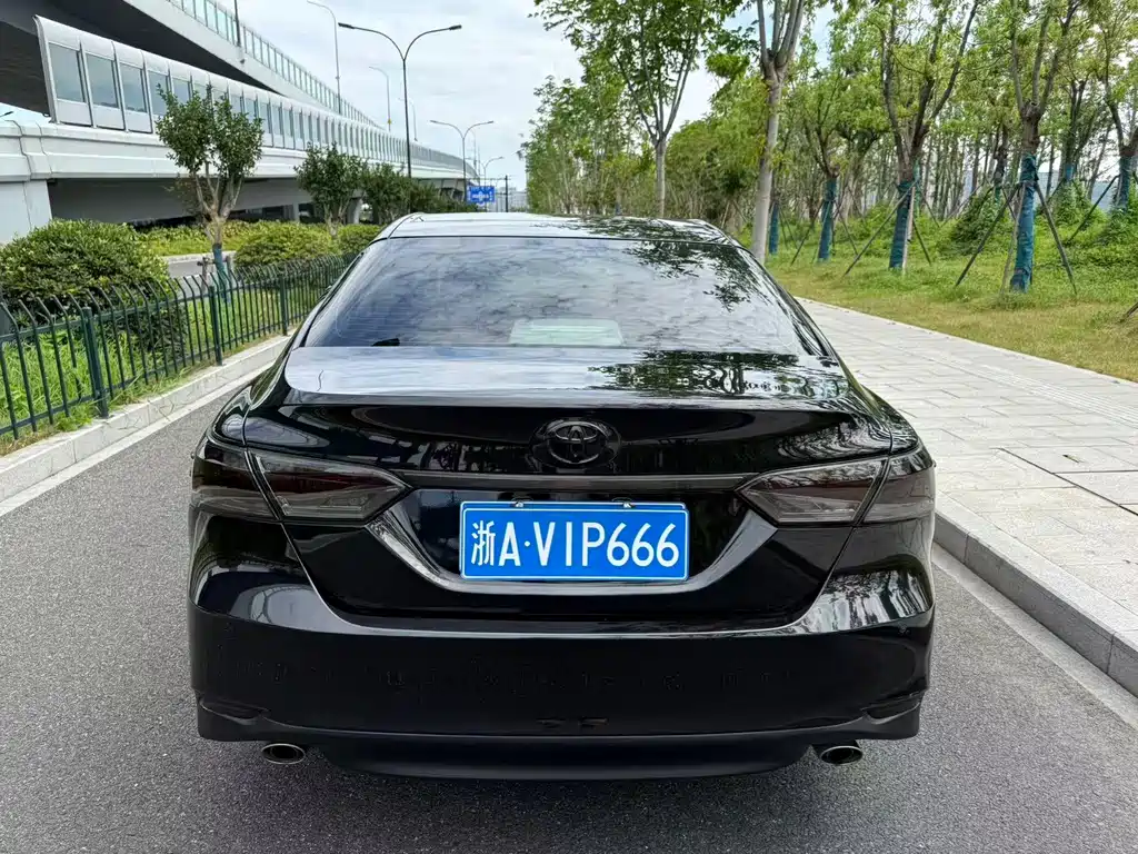 Toyota Camry — миниатюра 6
