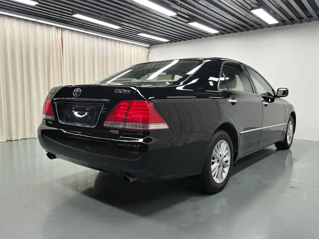 Toyota Crown — миниатюра 15