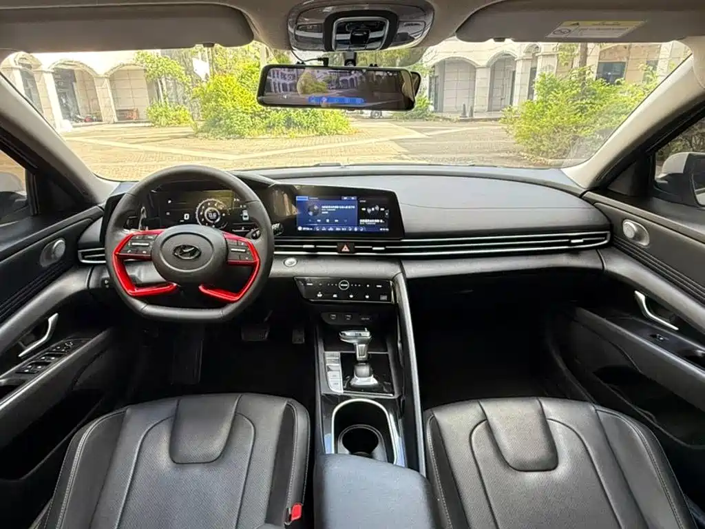 Hyundai Elantra — миниатюра 5