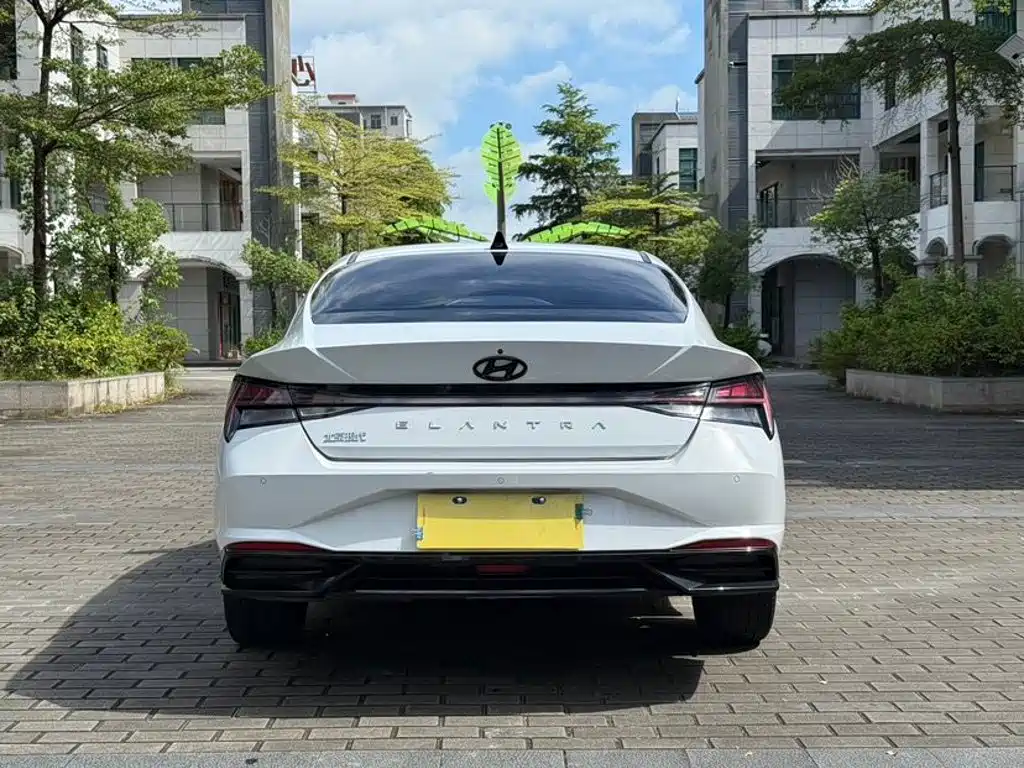 Hyundai Elantra — миниатюра 9