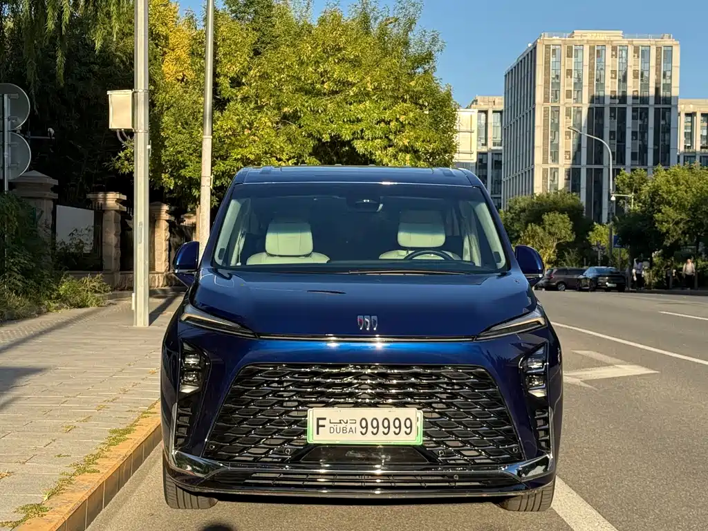 Buick GL8 Hybrid — миниатюра 2
