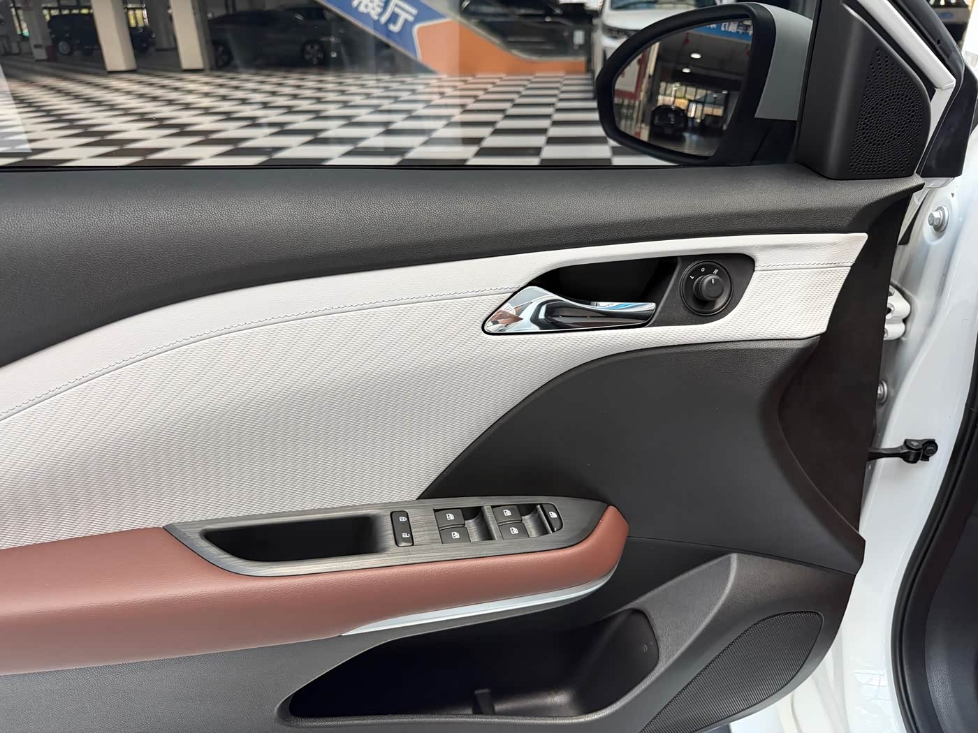 Chevrolet Monza 1.5 л 2023 г. Белый, пробег 20000 км