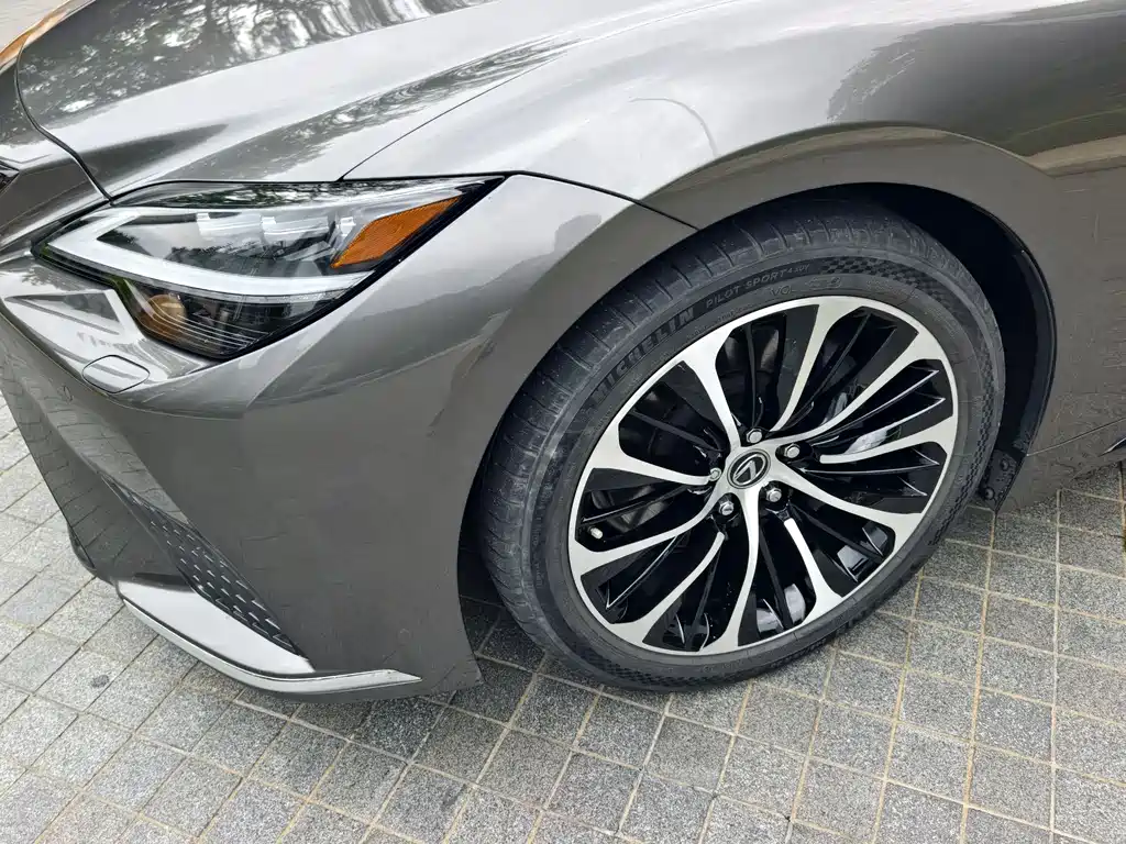 Lexus LS 2021 500h