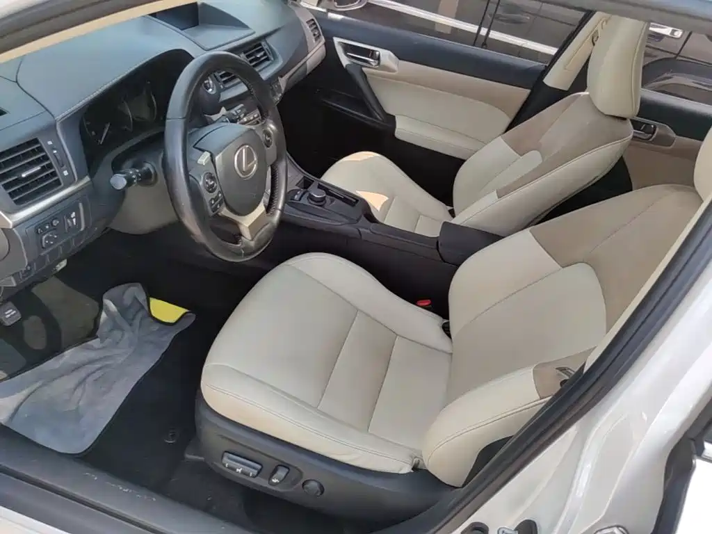 Lexus CT — миниатюра 15