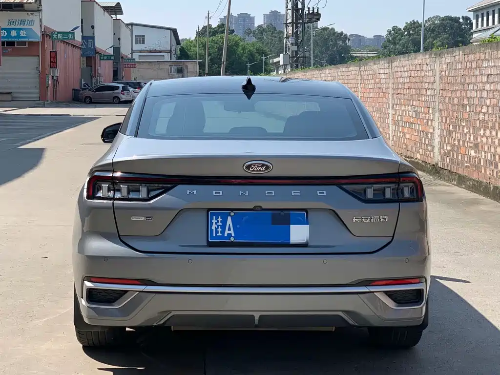 Ford Mondeo — миниатюра 12