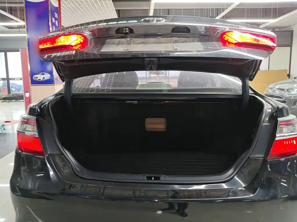 Toyota Camry — миниатюра 19