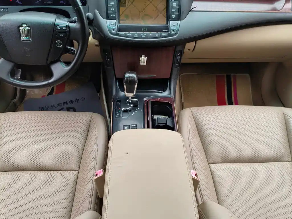Toyota Crown — миниатюра 7