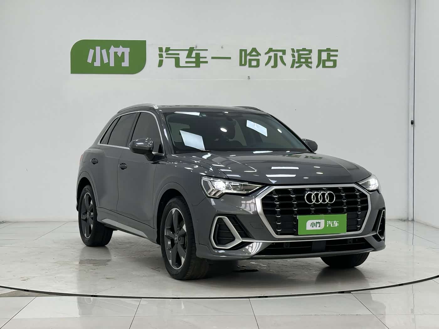 Audi Q3 1.4 л 2022 г. Серебристо-серый, пробег 30000 км