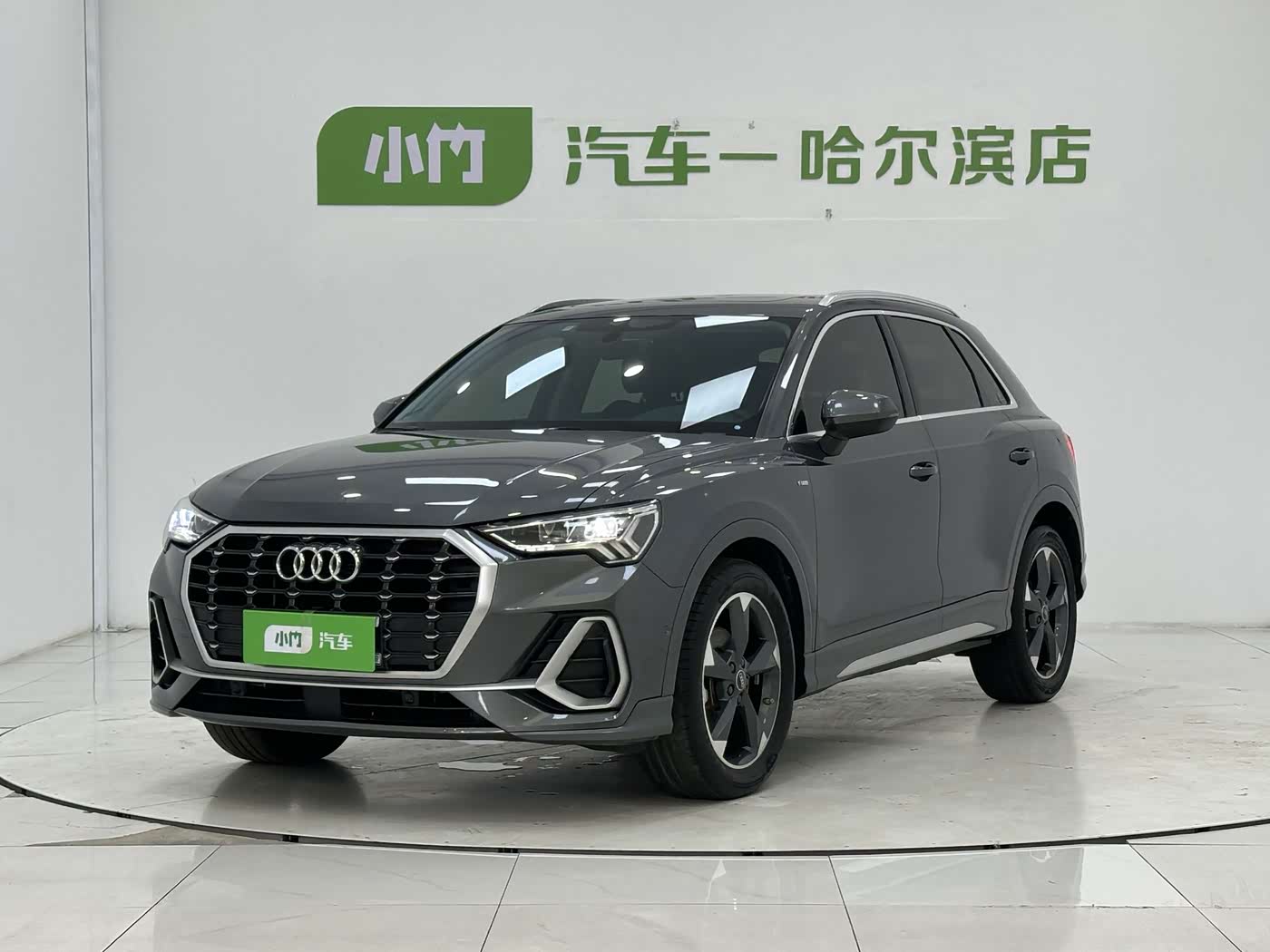Audi Q3 1.4 л 2022 г. Серебристо-серый, пробег 30000 км