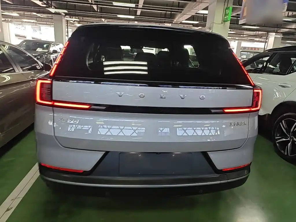 Volvo XC70 PHEV — миниатюра 6