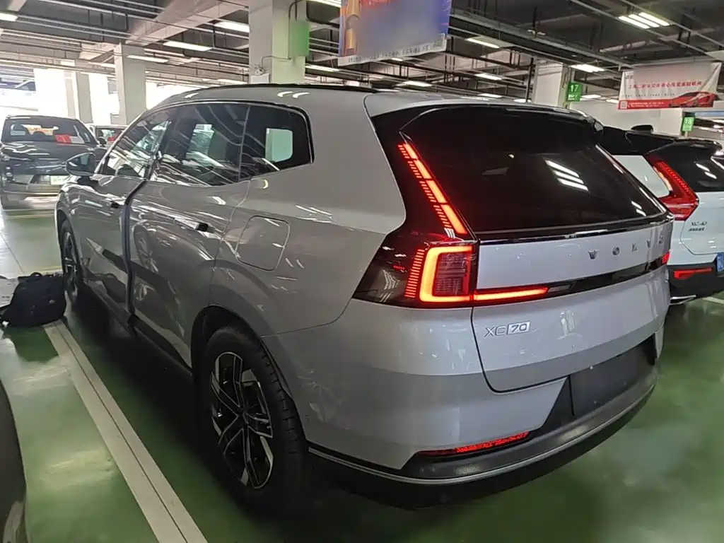 Volvo XC70 PHEV — миниатюра 5