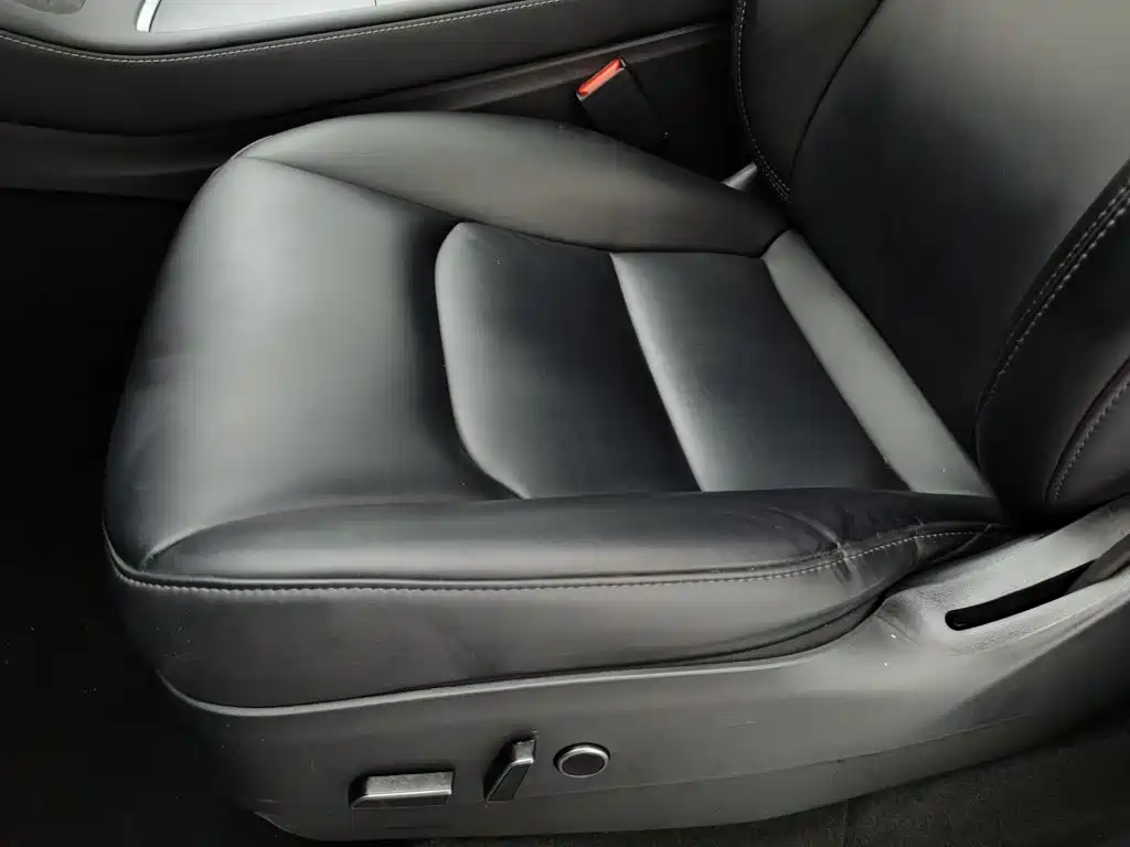 Tesla Model Y — миниатюра 20