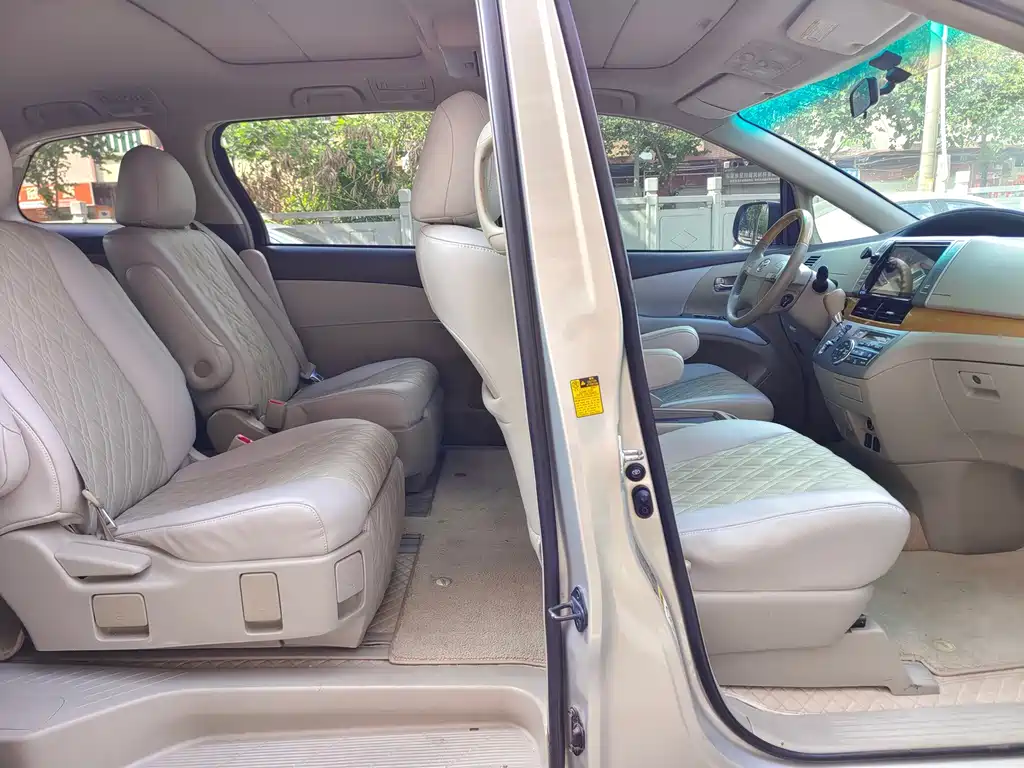 Toyota Previa — миниатюра 6