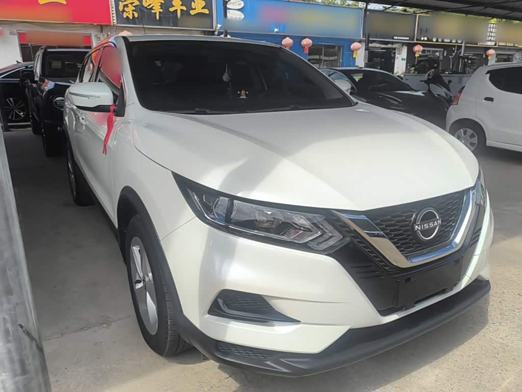 Nissan Qashqai 2.0 л 2023 г. Белый, пробег 34900 км