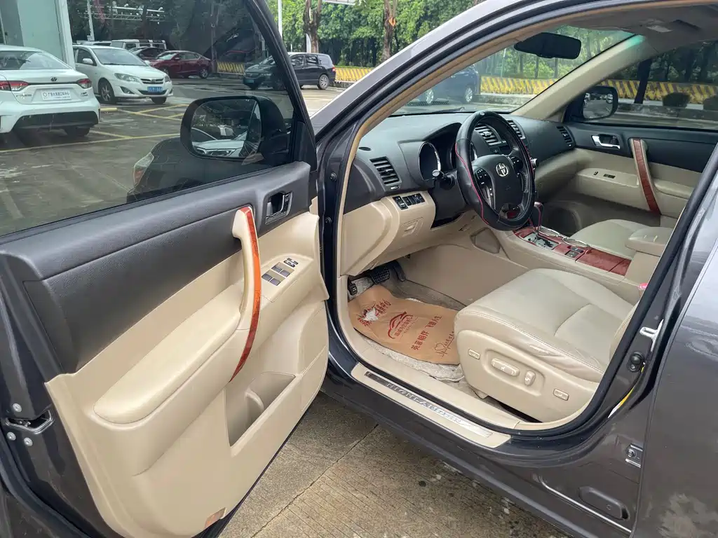 Toyota Highlander (Import) — миниатюра 4