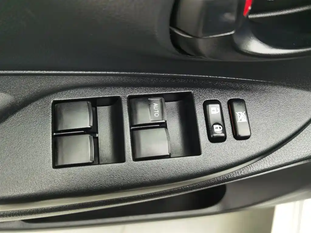 Toyota Yaris L Zhixuan YARiS L 2014 1.3E MT