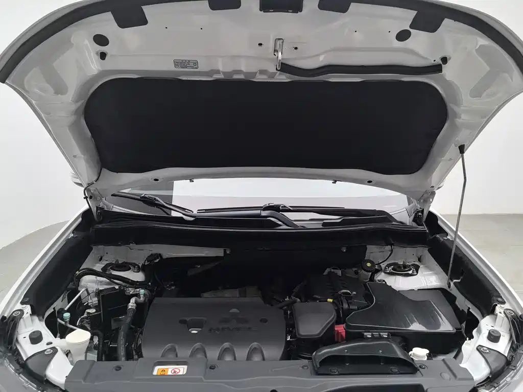 Mitsubishi Outlander — миниатюра 6
