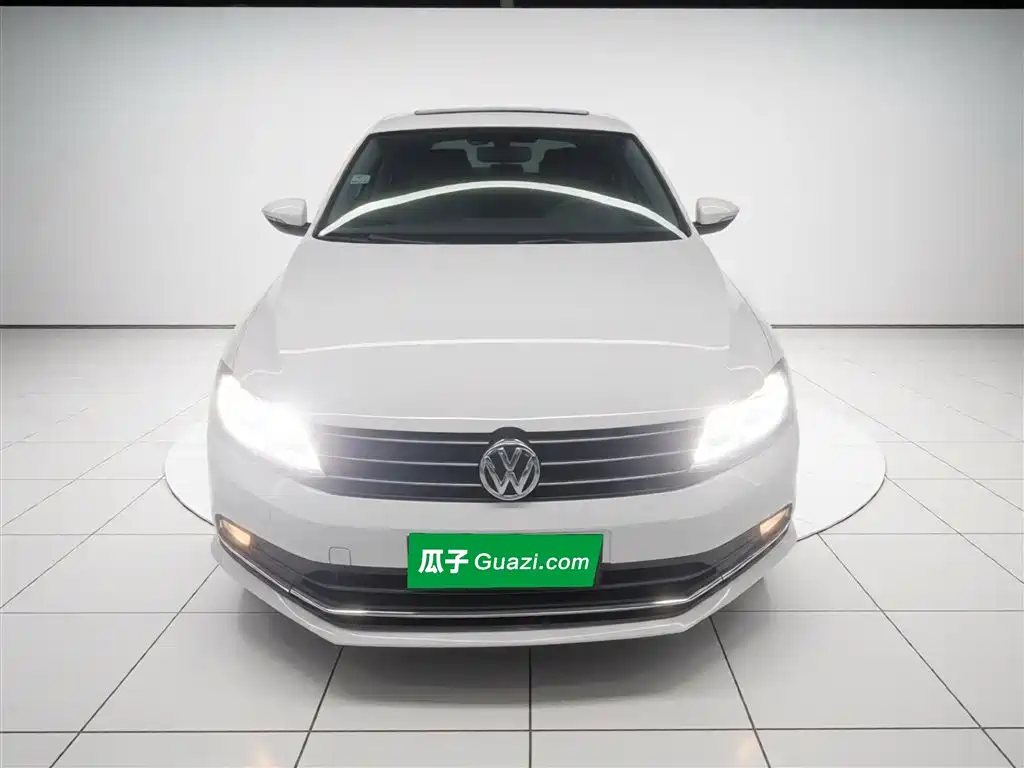 Volkswagen Sagitar 2017 180TSI AT Premium