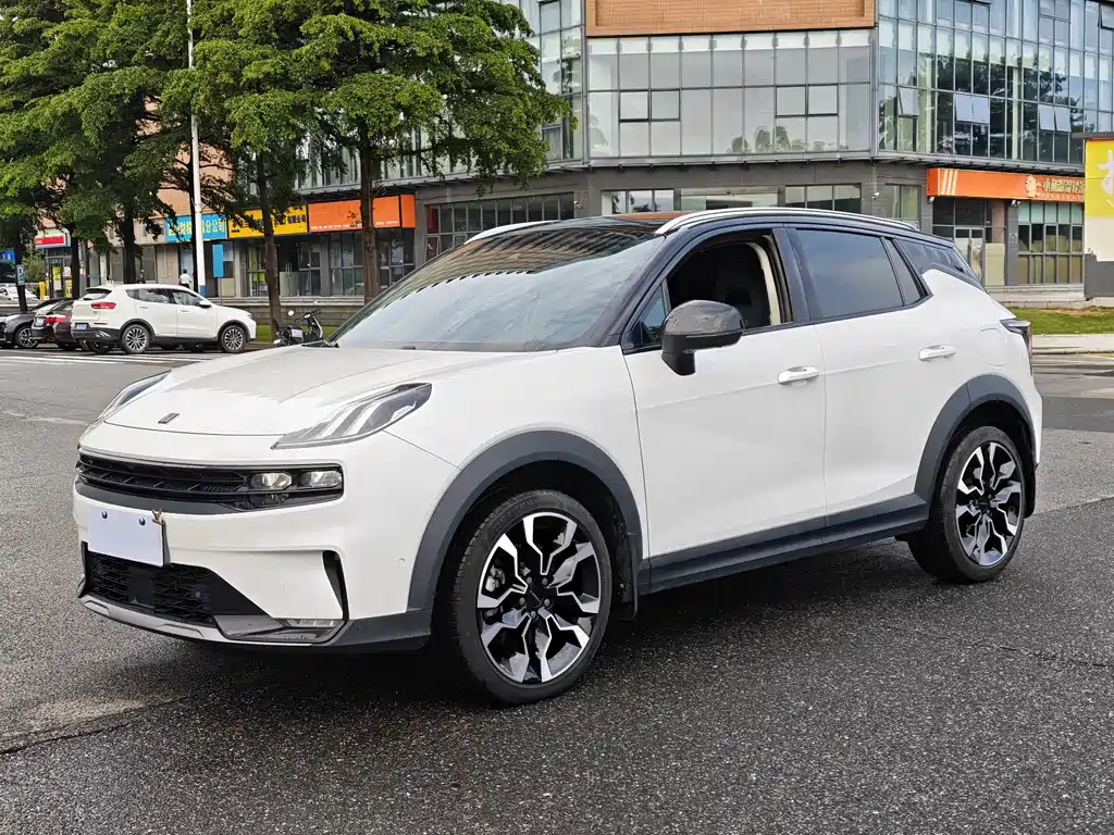 Lynk & Co 06