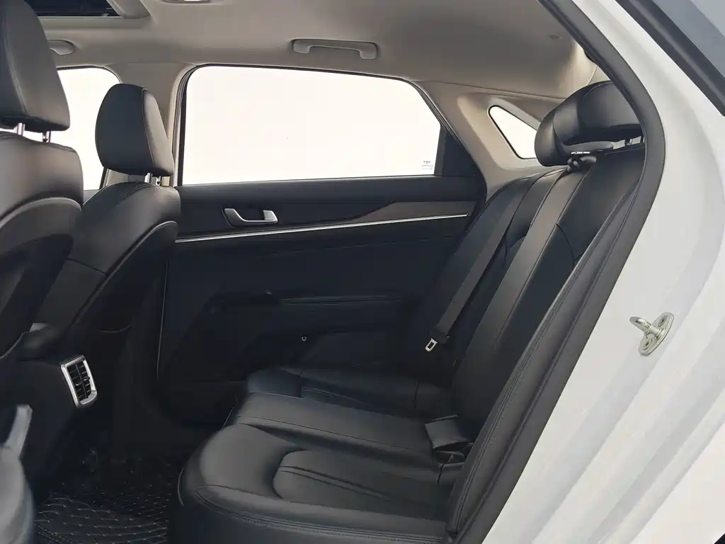 Kia K5 — миниатюра 8