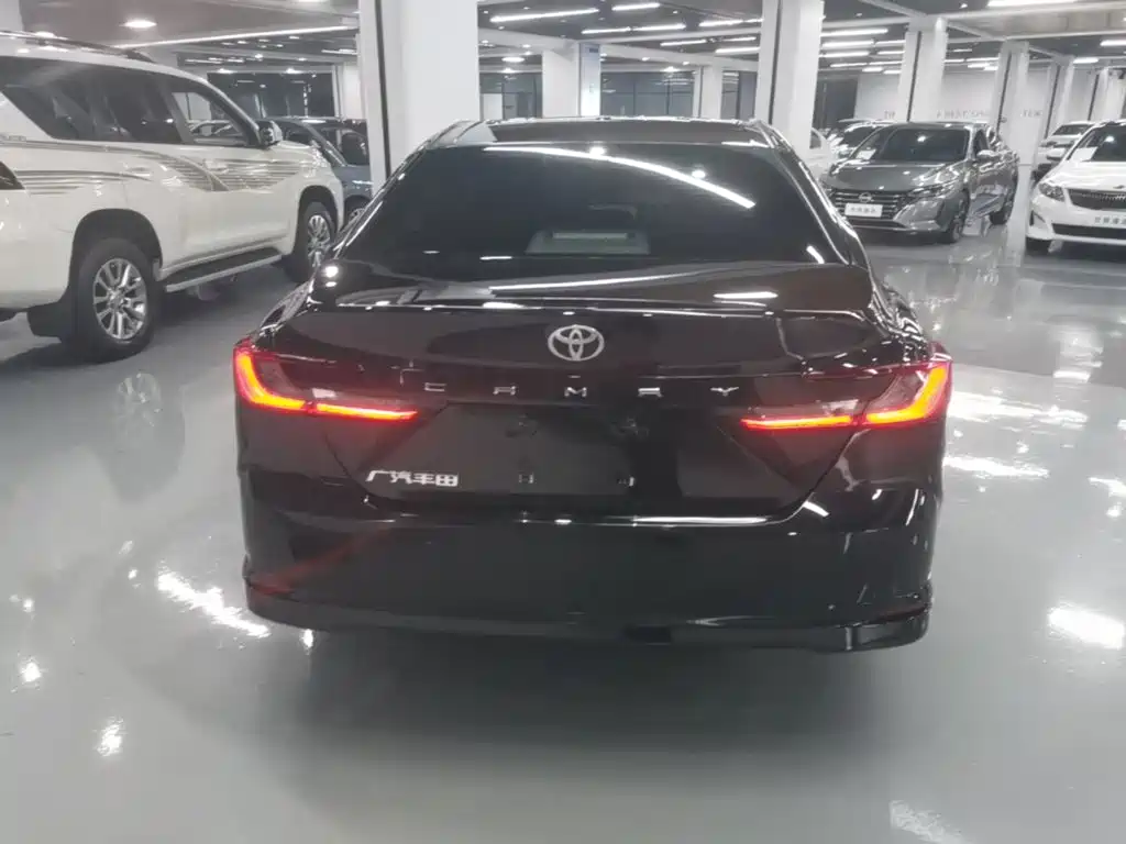 Toyota Camry — миниатюра 6